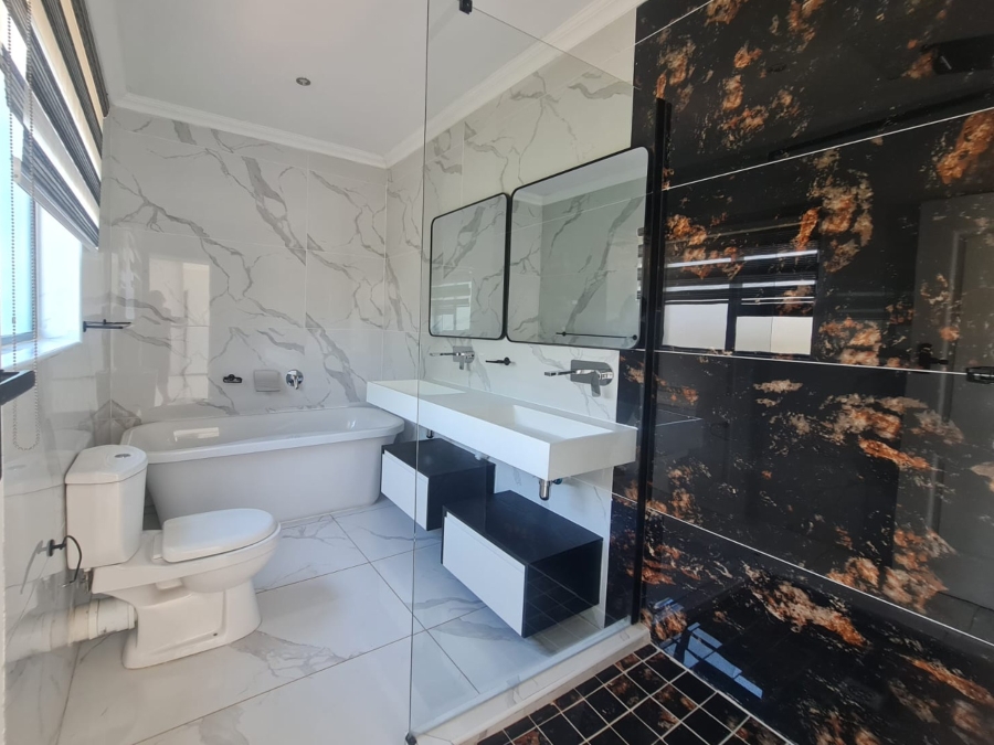 To Let 4 Bedroom Property for Rent in Melodie North West